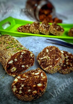A picture of Dates Dryfruit Roll.