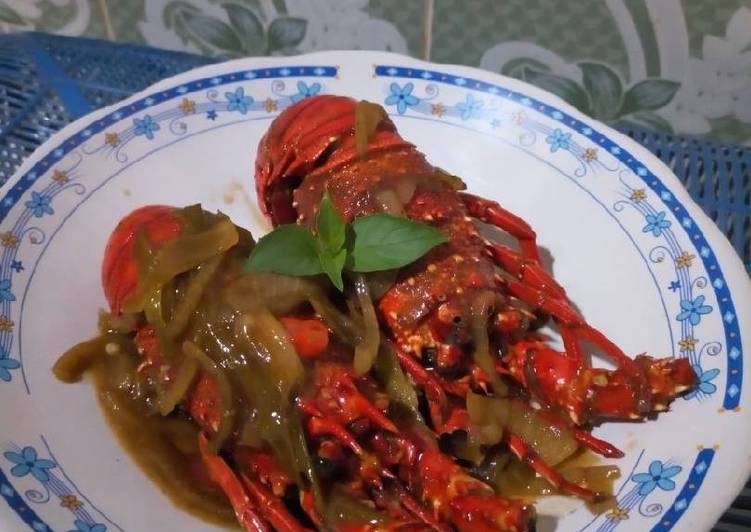 Cara Gampang Menyiapkan Lobster Asam Manis Pedas yang mudah