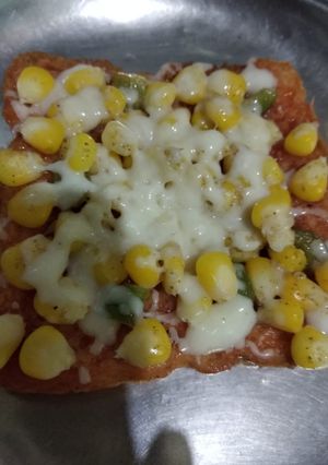 A picture of Corn Cheese Bread Pizza.