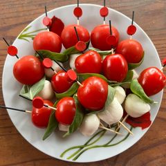 A picture of Caprese canapes.