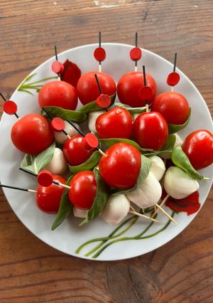 A picture of Caprese canapes.