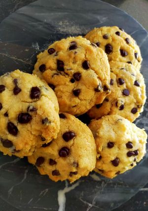 A picture of Classic Choco Chips Cookies.