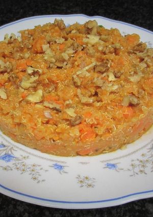 Una foto de Quinoa con boniato al curry- veggie - celíacos