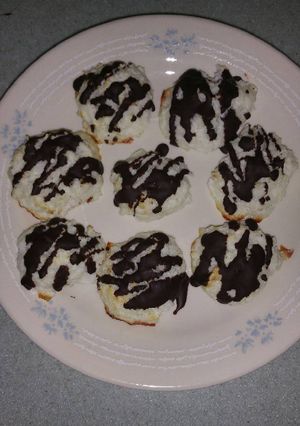 A picture of Chocolate-drizzled Coconut Macaroon Bites.