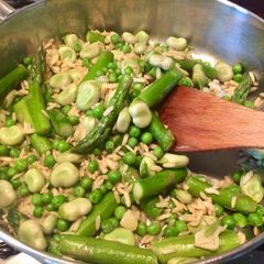 A picture of Garlicky Broad Beans, Asparagus & Rice.