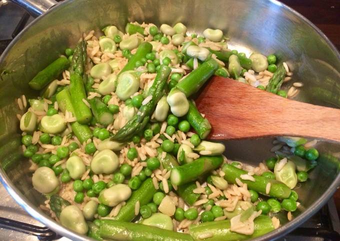 Simple Way to Make favorite Garlicky Broad Beans, Asparagus &amp; Rice