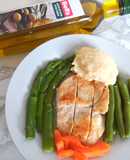 Filete de pollo a la plancha con puré y ensalada de verduras