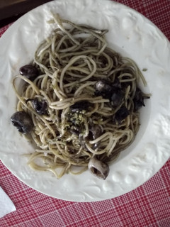 Una foto de Spaghetti picante com calamar en su tinta