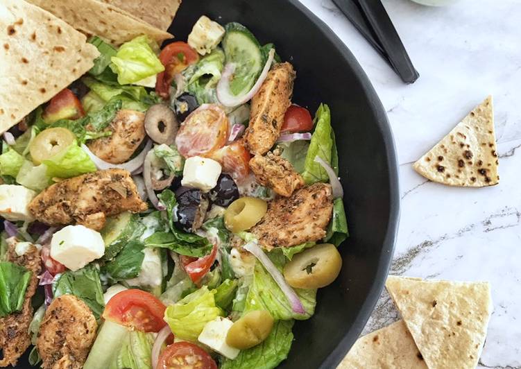 سلطة دجاج ييرو اليونانية 🥗 Gyro Salad
