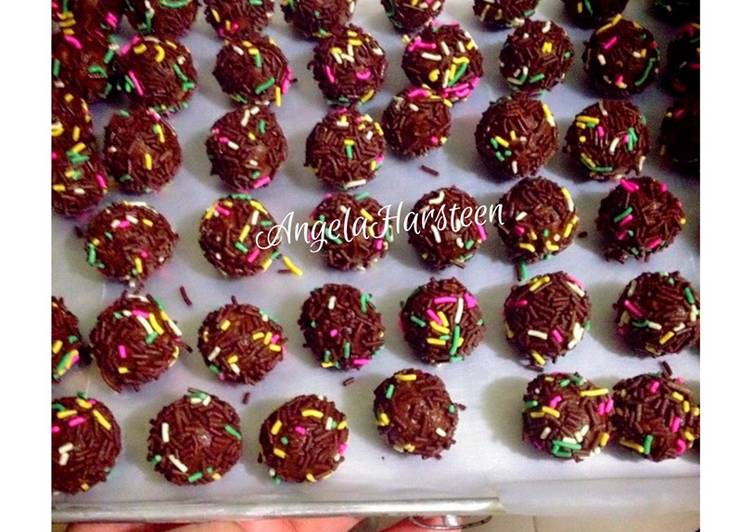 Chocoball (bola-bola coklat)
Hi mom, ini resep favorites kita dirumah terutama anak-anak sih π