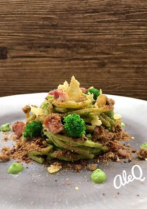 A picture of Square Spaghetti with Broccoli Pesto and Pancetta.