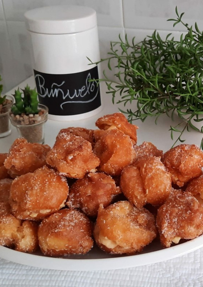 Una foto de Buñuelos con crema