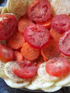 ટામેટા સલાડ (Tomato Salad Recipe in Gujarati) રેસીપી મુખ્ય ફોટો