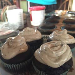 A picture of Earl Gray Tea Icing.