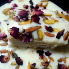 A picture of Kulfi flavoured tres letches cake.