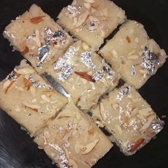 A picture of Coconut barfi.