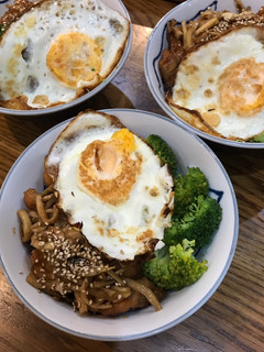 照燒雞腿親子蓋飯 的食譜成品照片