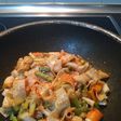 Wok de surimi y ajetes tiernos salteados