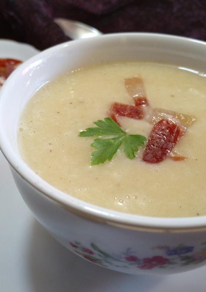 Una foto de Vichyssoise o crema de puerros