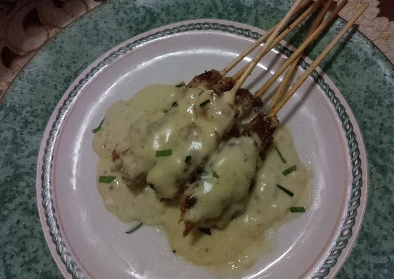 Chicken satay with cream sauce