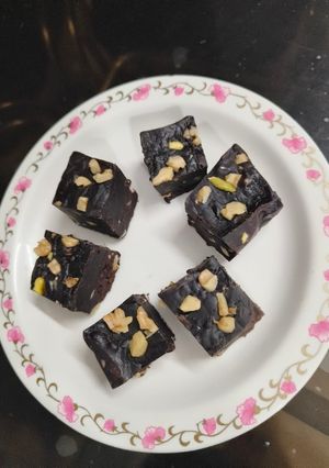 A picture of Chocolate Walnut fudge.
