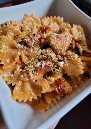 A picture of Creamy Sun-dried Tomato Chicken Pasta.