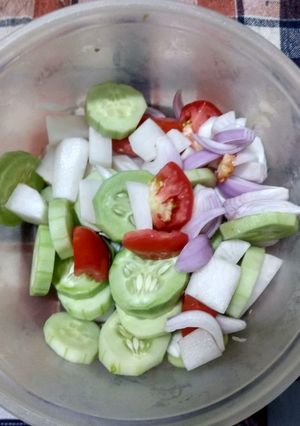 सलाद(salad recipe in hindi) रेसिपी मुख्य फोटो