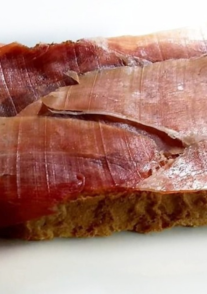 Una foto de Tostadas con tumaca y jamón serrano