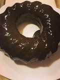 Queque marmolado con cobertura de chocolate