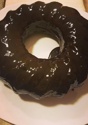 Una foto de Queque marmolado con cobertura de chocolate