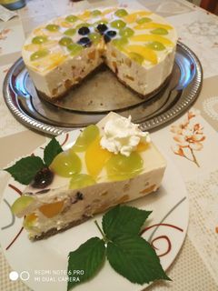 Gyümölcsös, túrós joghurttorta recept fotója