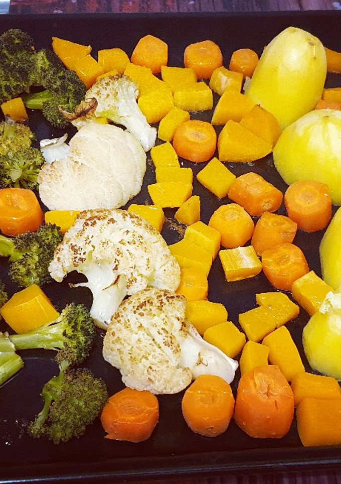 Una foto de Verduras con patata asada a mi manera