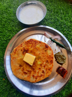 मामा ढाबे का आलू पराठा(Mama dhabi ka aloo paratha recipe in hindi) रेसिपी मुख्य फोटो