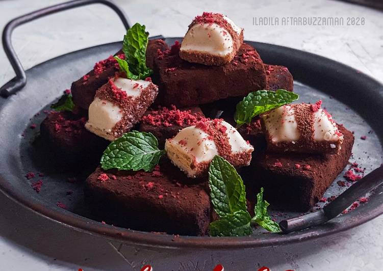 Red velvet oreo cheesecake truffle #iladila