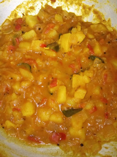 உருளைக்கிழங்கு ஸ்பைசி கிரேவி (Urulaikilanku spicy gravy recipe in tamil) செய்முறை முக்கிய புகைப்படம்