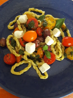 Foto di Insalata di pasta tiepida (Lorighittas alla crudaiola)