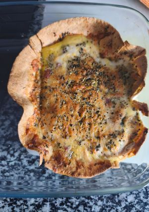 Una foto de Quiche de pollo y mortadela con bechamel y queso