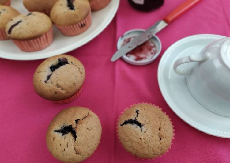 Muffins variegati alla marmellata