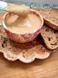Tahinomelo o puesto en español tahini con miel