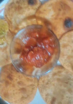 A picture of Mutter ki Puri with Tamater ki chutney.