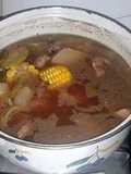 Sopa de costilla de res con verduras