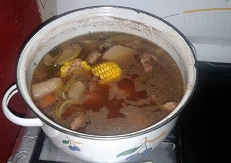 Sopa de costilla de res con verduras