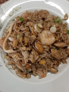 Una foto de Arroz con mariscos (chaufa de mariscos)