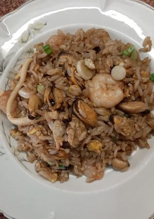 Una foto de Arroz con mariscos (chaufa de mariscos)