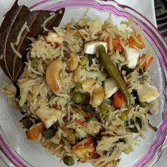 A picture of Veg cooker pulao.