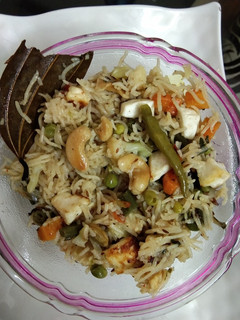 A picture of Veg cooker pulao.