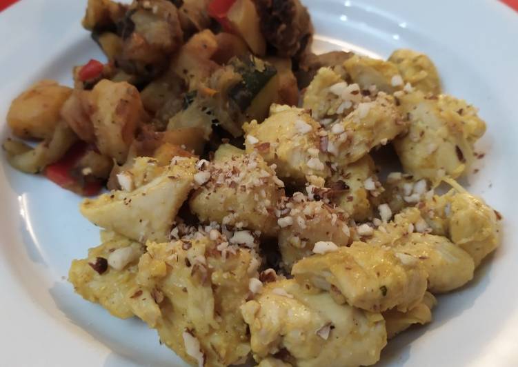 Pollo al carry e mandorle