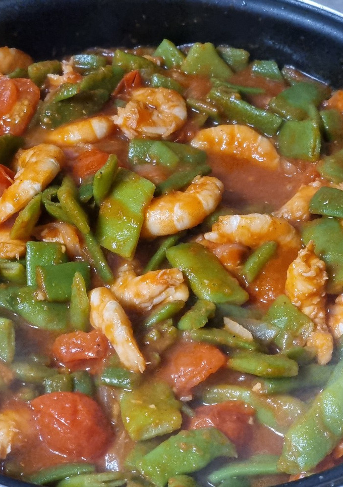 Una foto de Wok de judías verdes y langostinos