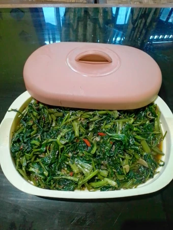 Cara Mudah Membuat Resep Tumis Kangkung Saos Tiram yang Uenak Anti Ribet, Sempurna