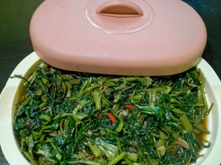 Bagaimana Menyiapkan Tumis Kangkung Saos Tiram yang Enak